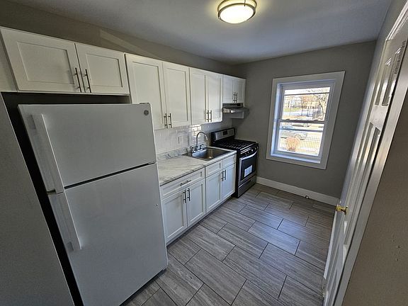 4th image of 370 Central Ave APT T3