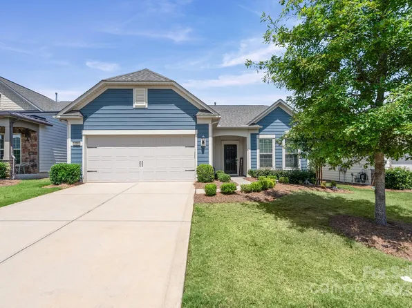 689 Birchway Dr, Fort Mill, SC 29715