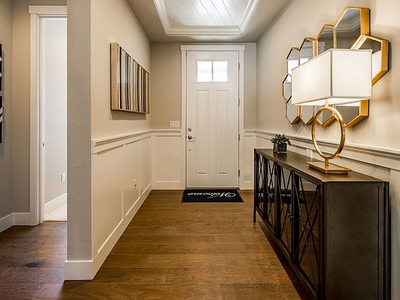 Lakeview Entryway