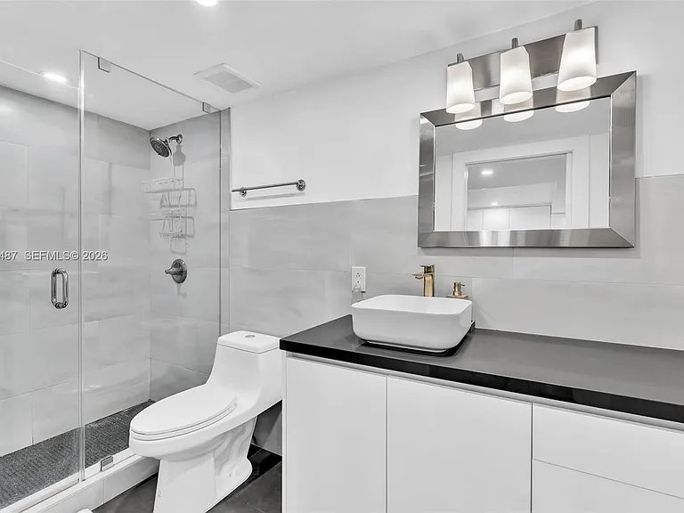 2301 Collins Ave #1543 — Photo 9