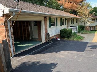 3053 Sedgefield Rd, Roanoke, VA 24015