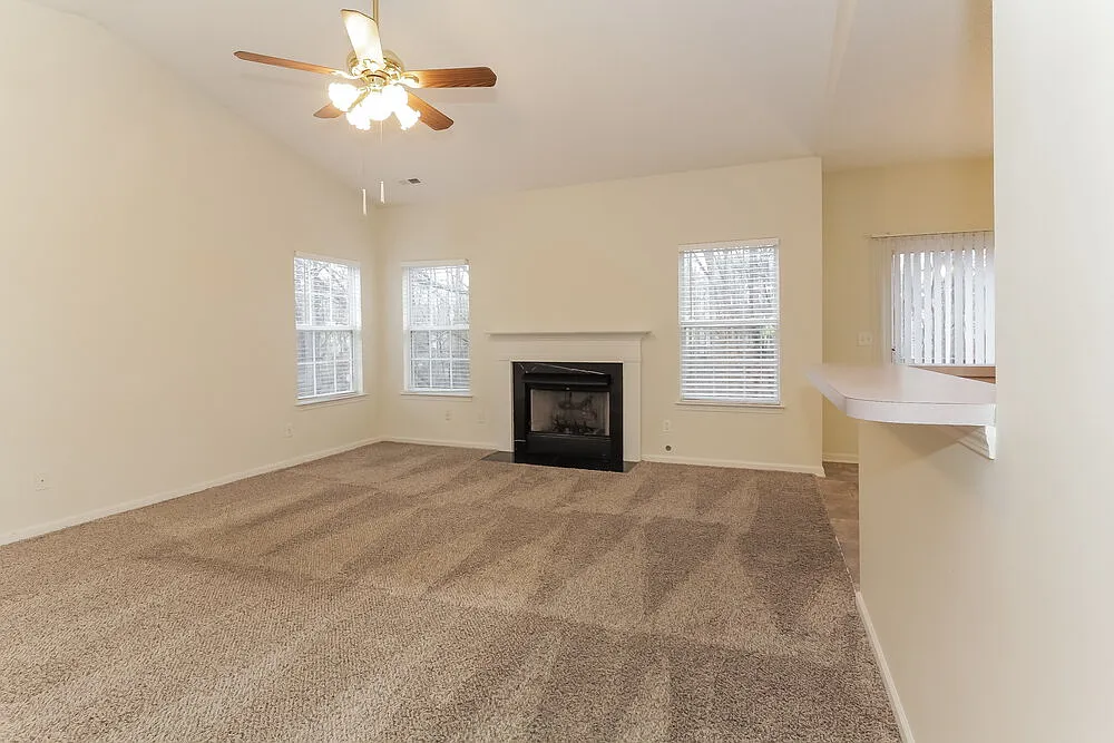 4 bed, 2.0 bath, 1870 sqft, $2,195 — Photo 4