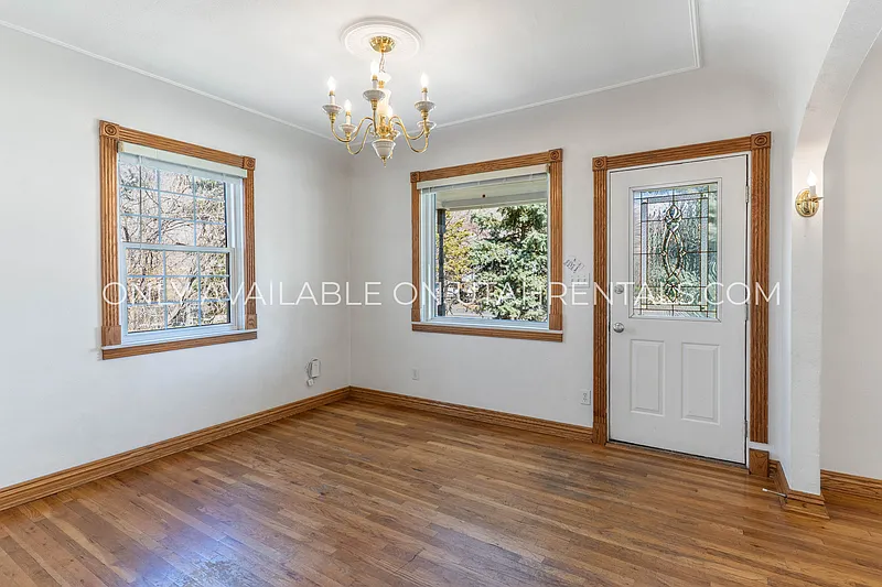 3 bed, 1.0 bath, 1395 sqft, $1,750 — Photo 2