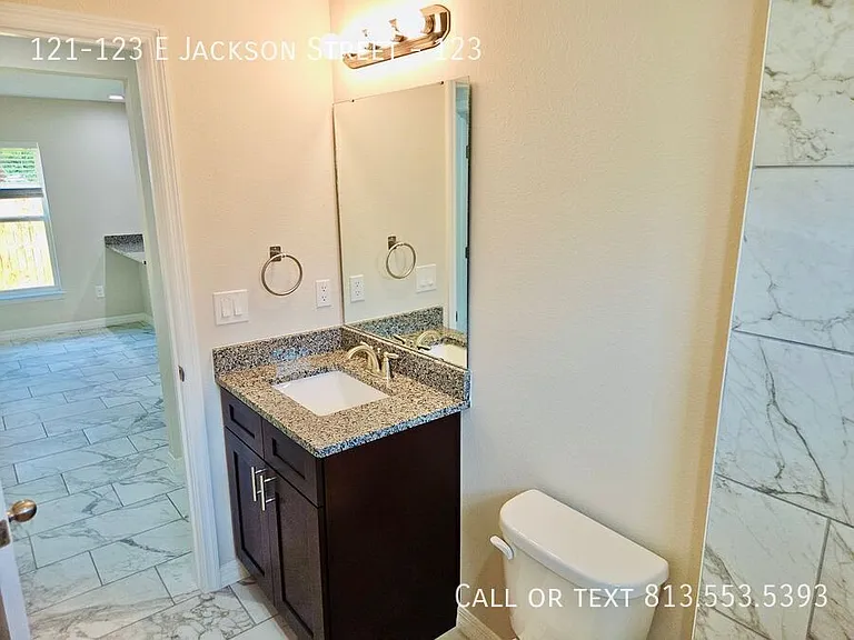 121-123 E Jackson St #123 — Photo 16