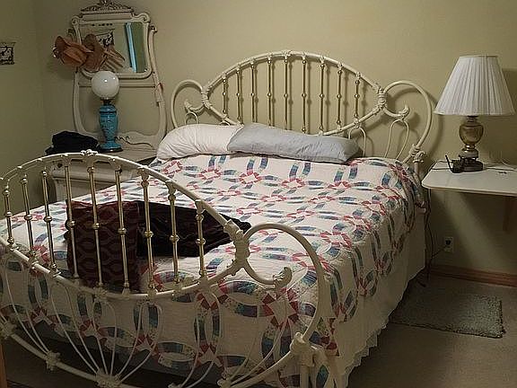 Nostalgic brass bed w King