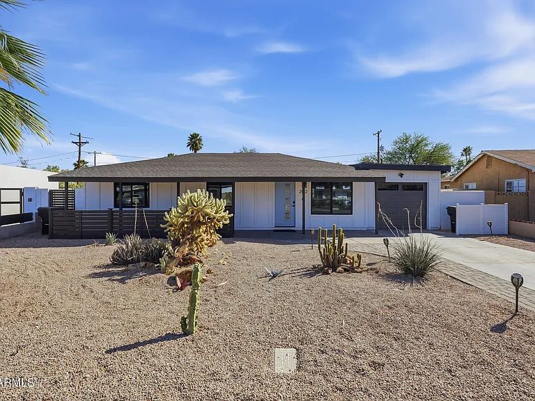 2812 N 71st Pl — Photo 3