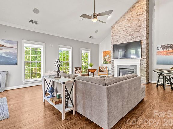 5th image of 14509 Greenpoint Ln