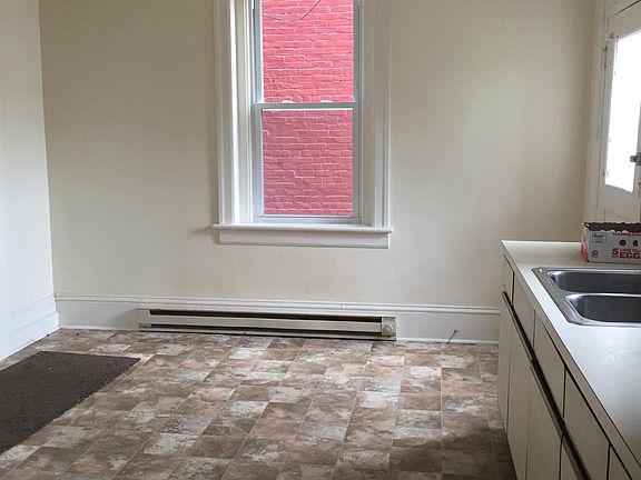2nd image of 407/409 S Potomac St