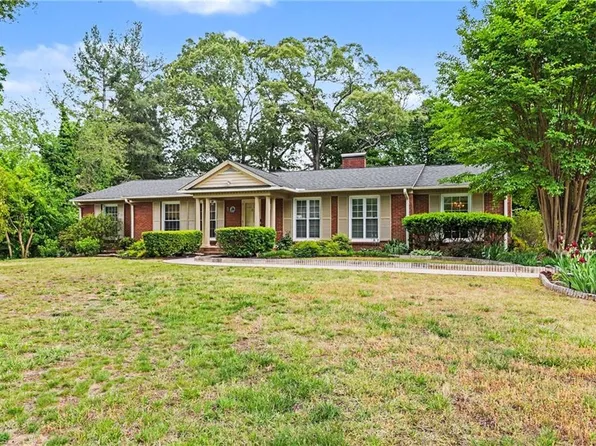 305 Ridgecrest Dr, Lexington, NC 27292