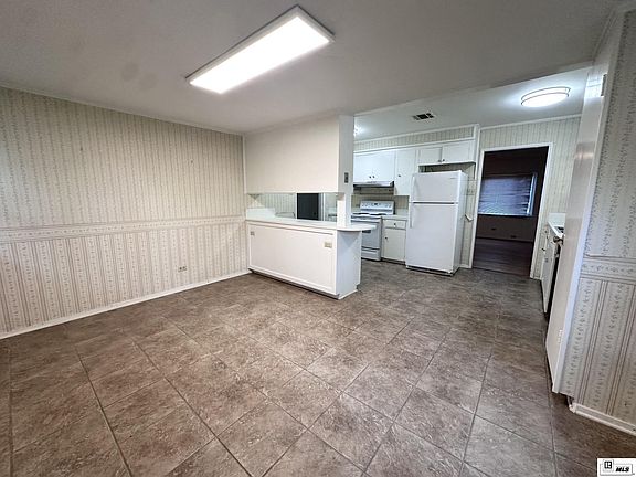 5th image of 519 Foster St