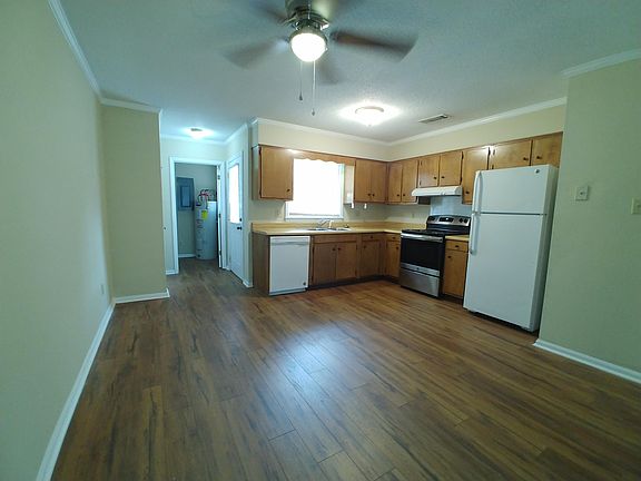Large eat-in kitchen