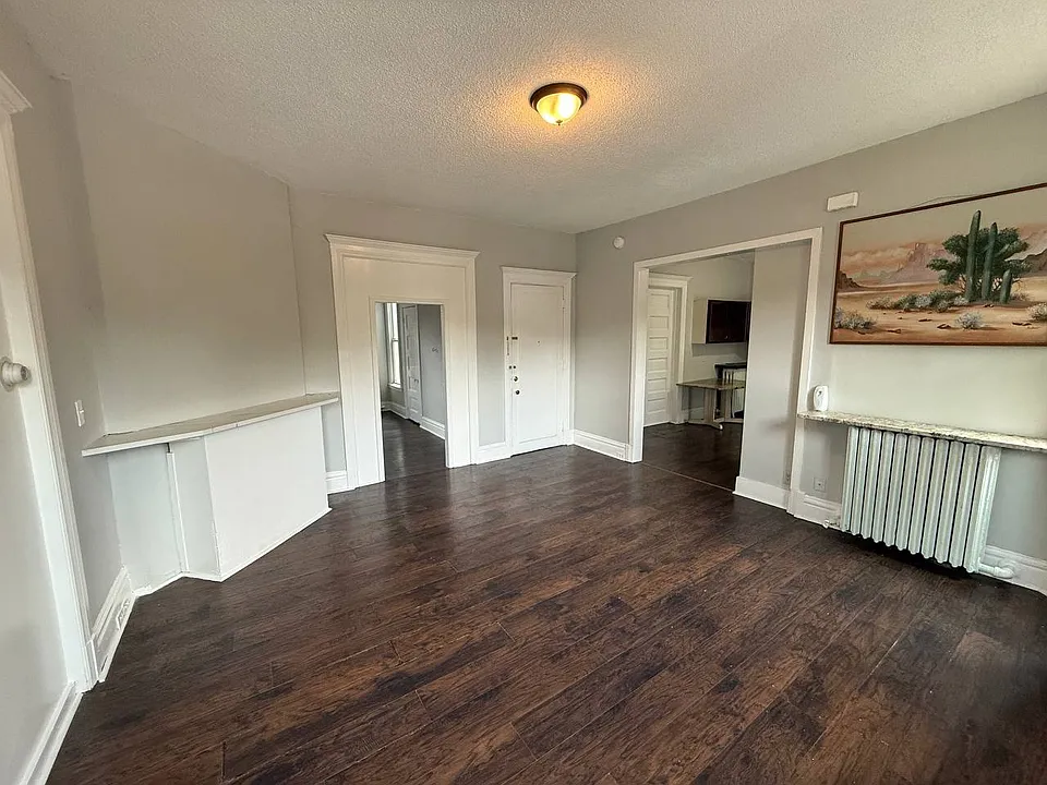 1515 E 19th St #6