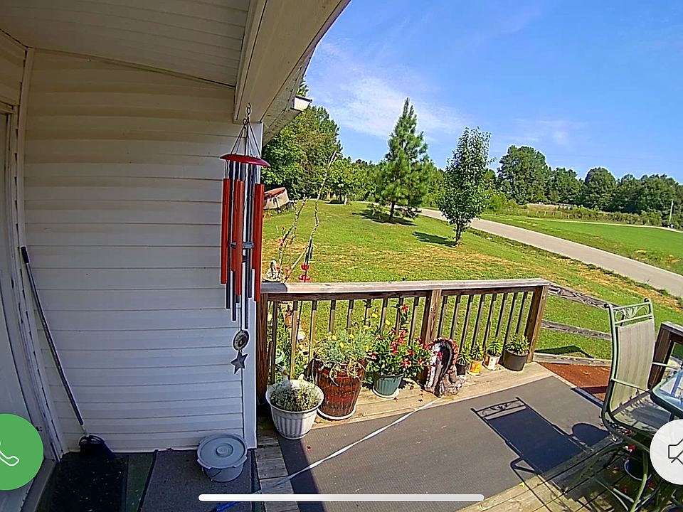 Front deck and yard.
