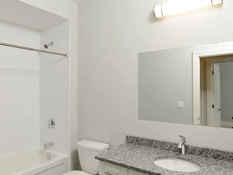 32 Water St N #201 — Photo 10