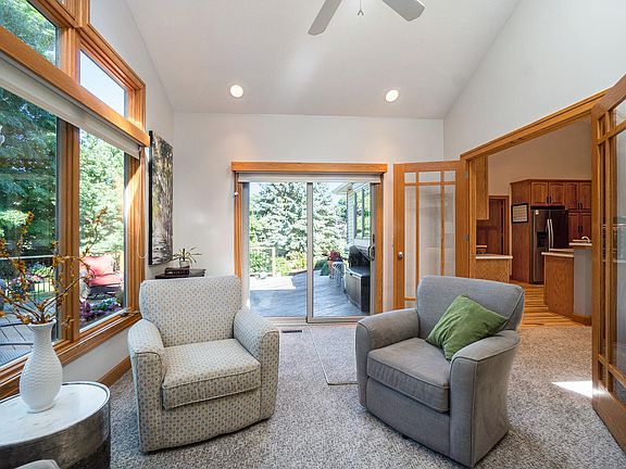 5th image of 2282 Warner Dr