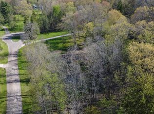 2175 Valley Gate Rd, Milford, MI 48380