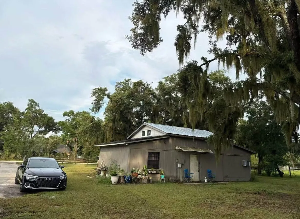 3 bed, 1000 sqft, $1,950 — Photo 1