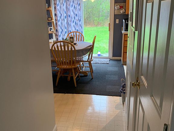 Entrance hall to kitchen.