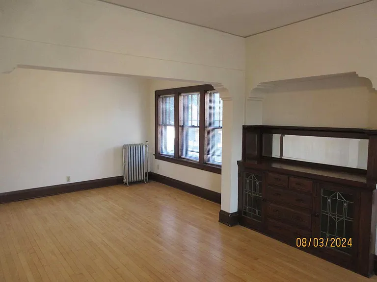 901 E Wright St — Photo 2