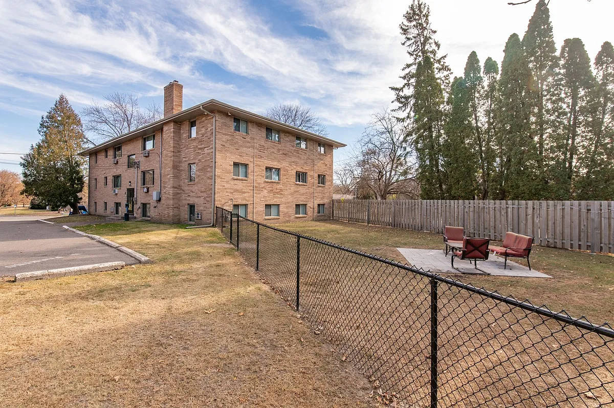 Building Photo - Hidden Creek