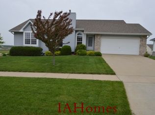 823 E Terrace Dr, Center Point, IA 52213