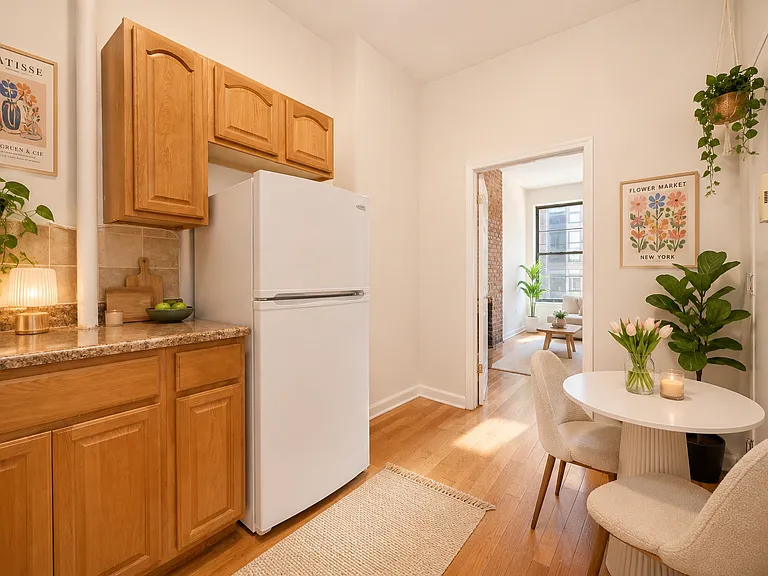 504 W 44th St #2W — Photo 3