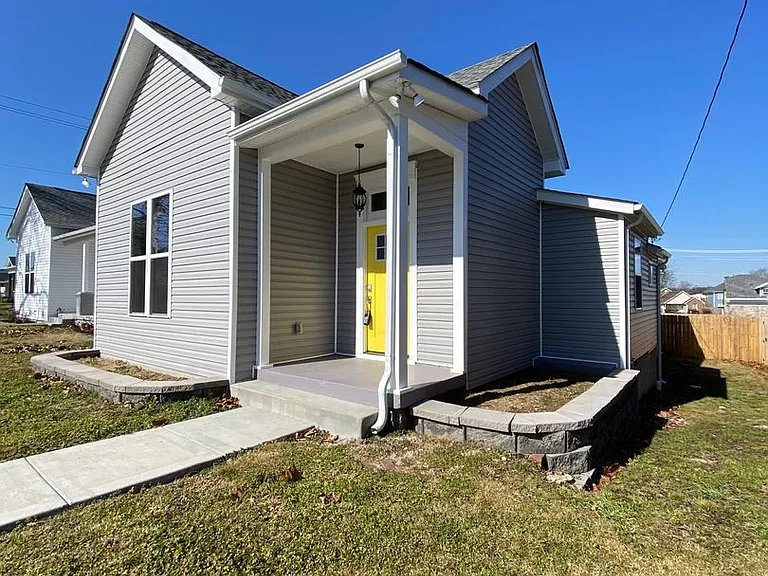 1612 Knowles St — Photo 2