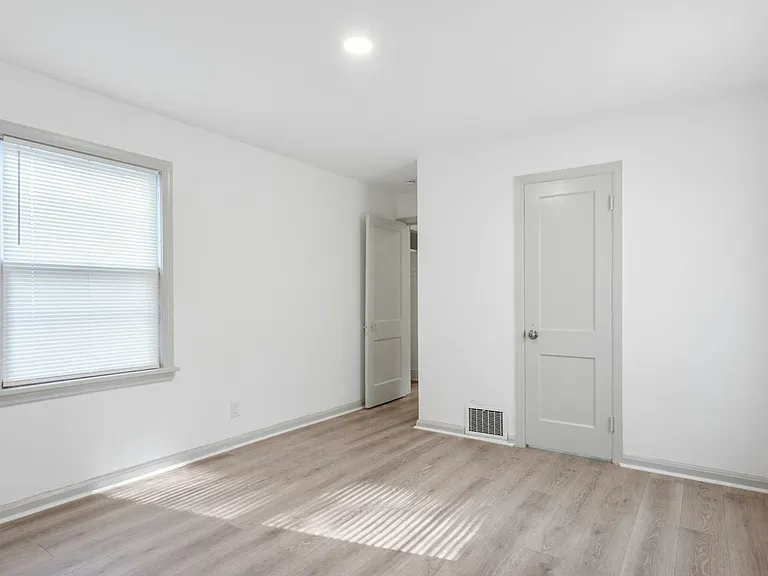 1554 Larchmont Rd #B — Photo 14