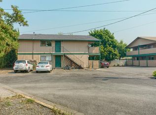 446 N 1st St, Central Point, OR 97502