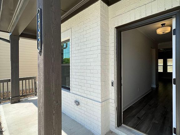 2nd image of 1731 Branthaven Ln