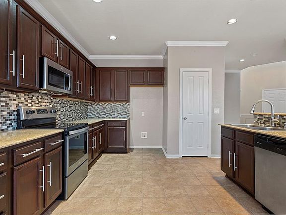 3rd image of 3821 Redwood Creek Ln