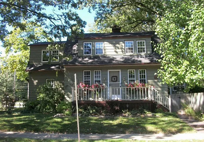 1005 Farmdale St photo 1