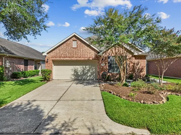2204 E Marsala Drive, Pearland, TX 77581