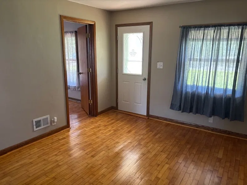 3 bed, 1.0 bath, $1,499 — Photo 3