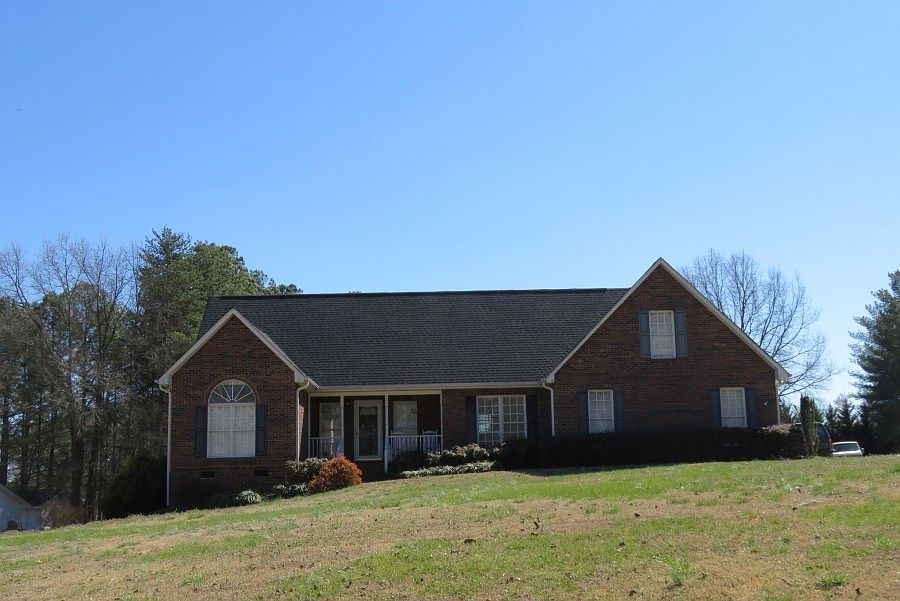 1st image of 615 Hilltop Dr