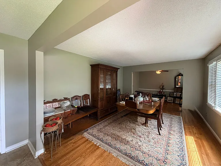839 Malibu Dr — Photo 2