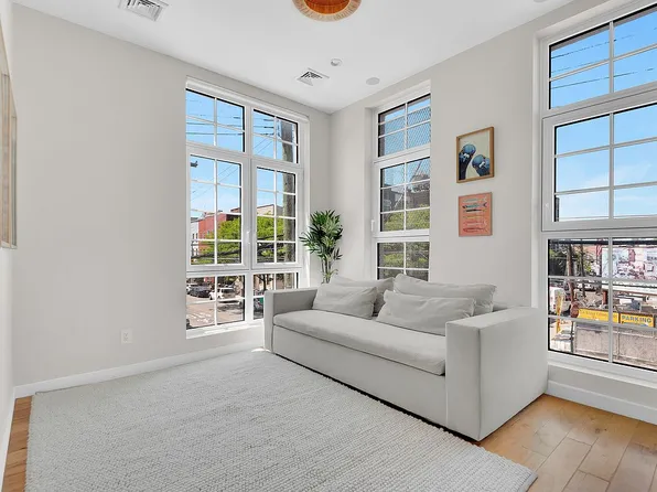 278 Nassau Ave APT 1B, Brooklyn, NY 11222