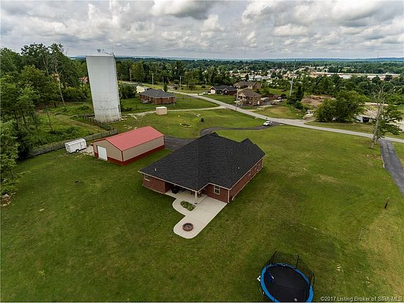 3rd image of 320 Pine Dr
