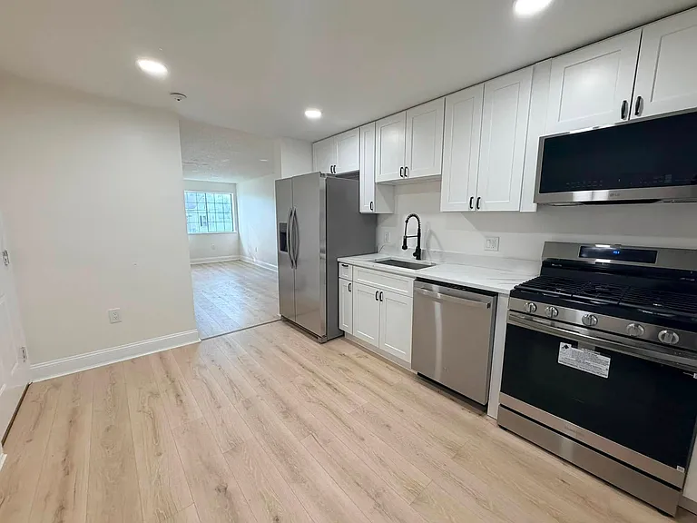 1 19th St #3 — Photo 4