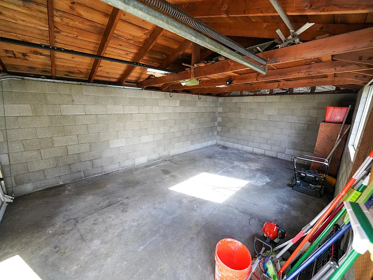 2217 Fort St — Photo 17