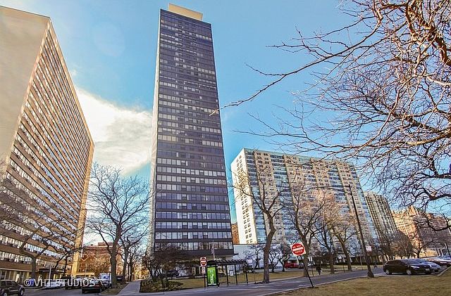 1st image of 3150 N Lake Shore Dr APT 26B