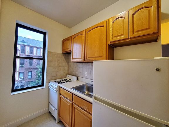 4th image of 34-05 34th St #3C