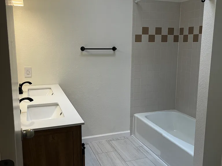 2900 Vista Del Rey NE #20A — Photo 16