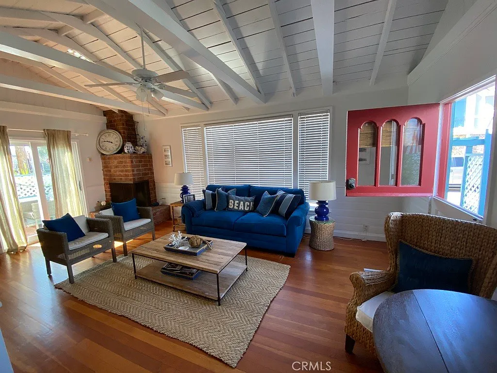 1 bed, 924 sqft, $3,700 — Photo 2