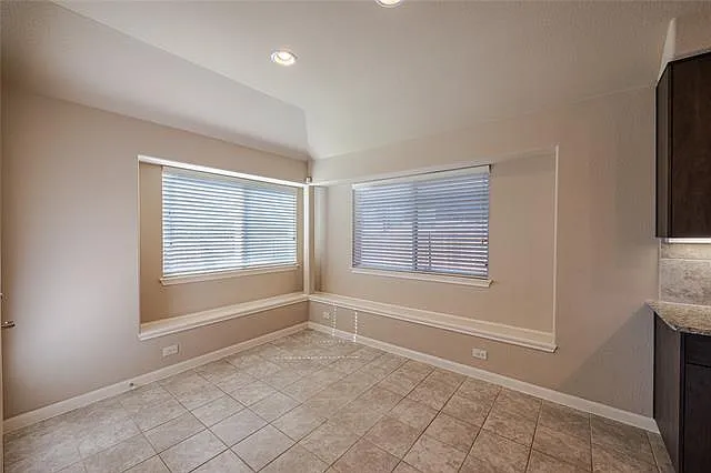 1141 Kingston Ct — Photo 6