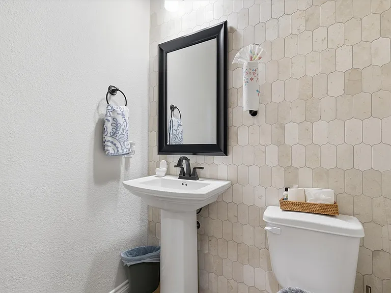 616 Lake Cove Dr — Photo 30