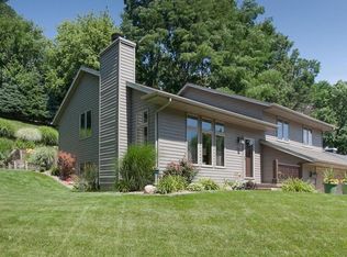 521 Lawndale Dr SE, Cedar Rapids, IA 52403