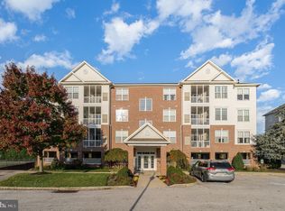 1050 Crest Way APT 404, York, PA 17403