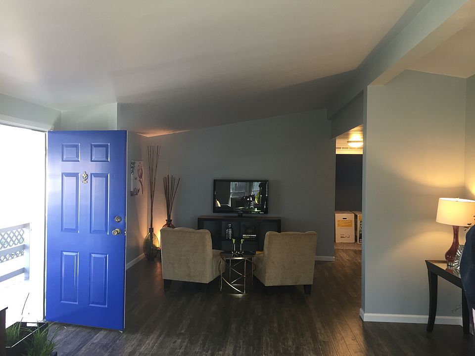 1st image of 203 Doolittle Dr