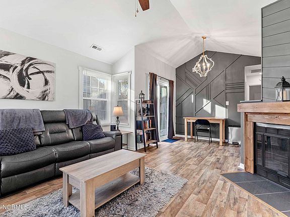 3rd image of 109 Basswood Court